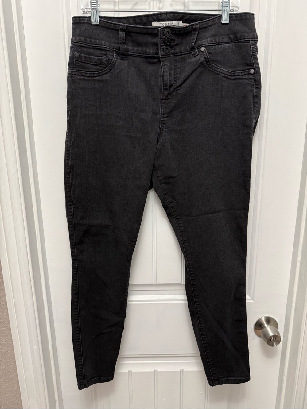 Torrid Super Soft 3 Button Jegging High Waisted Jean Size 16 R Black (53-8)